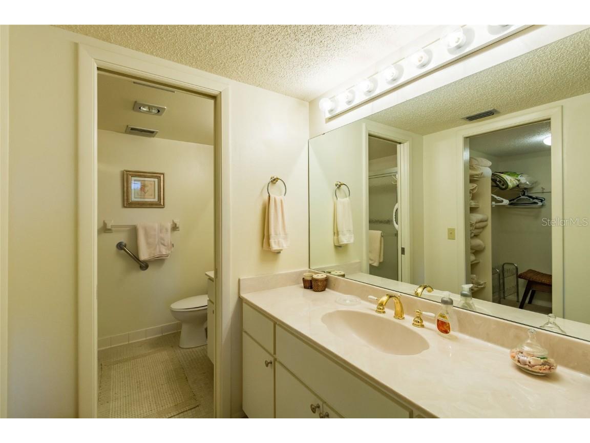 8767 Midnight Pass #506F Sarasota FL 34242 A4573947 image23