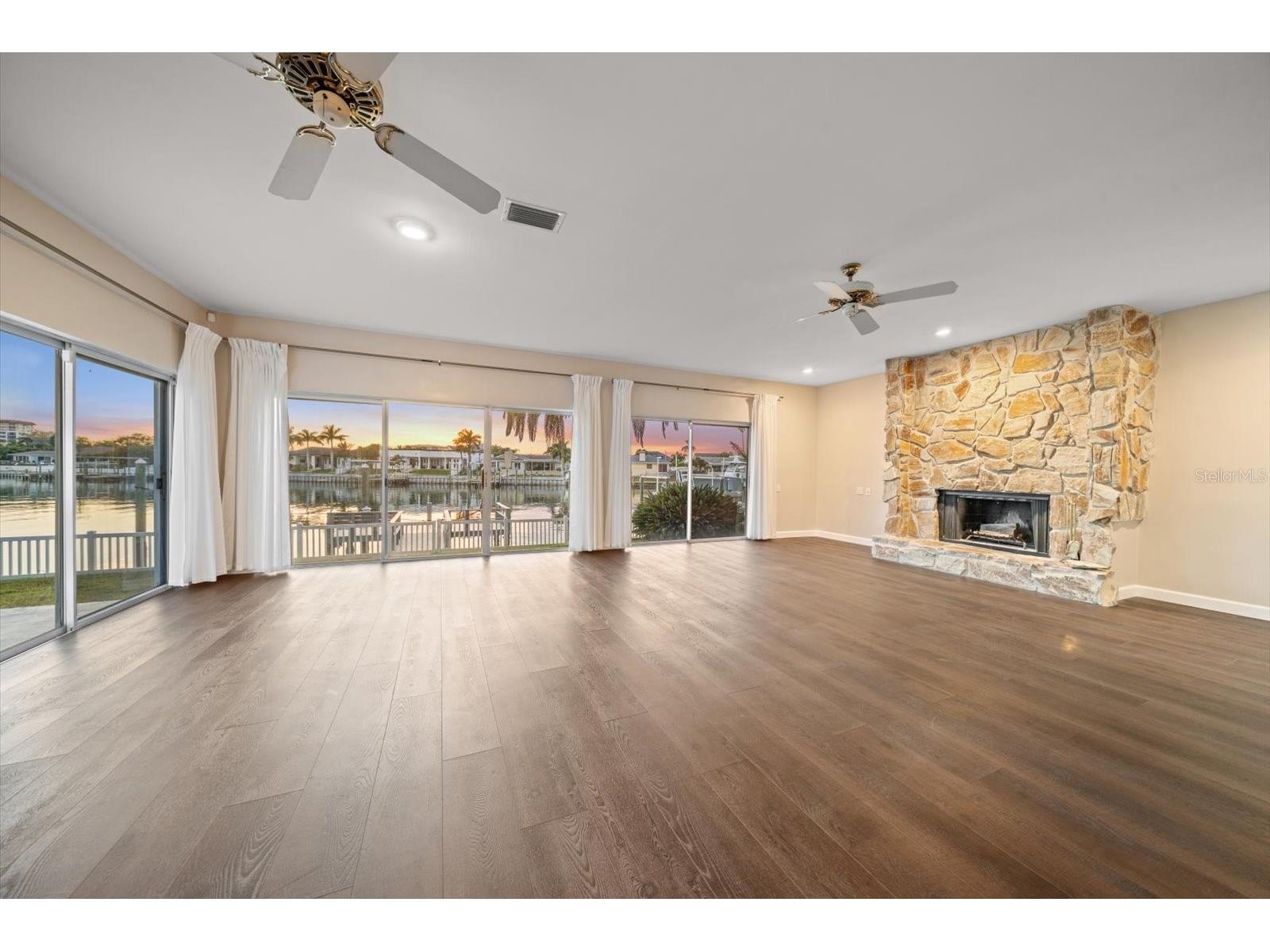 878 Harbor Island Clearwater Beach FL 33767 TB8466691 image4