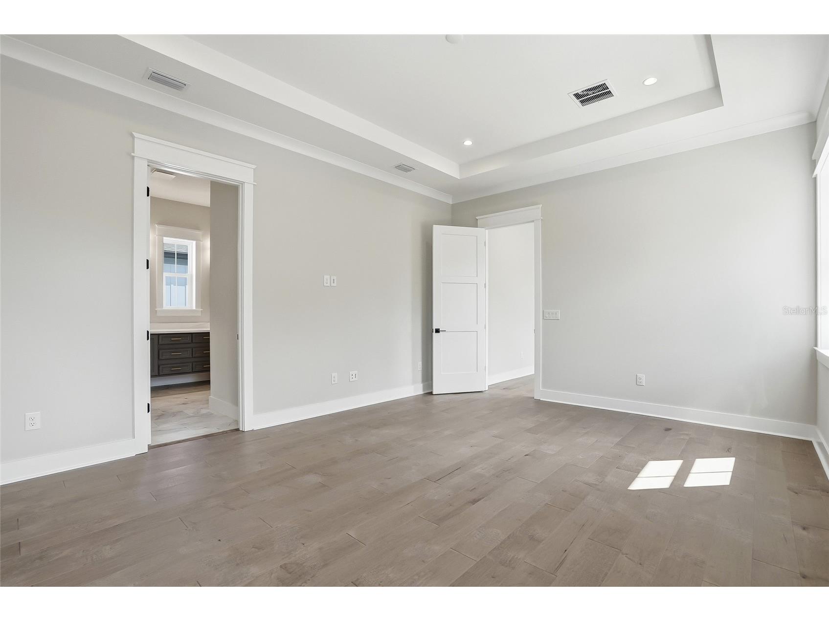879 53rd Avenue N Saint Petersburg FL 33703 TB8485385 image35