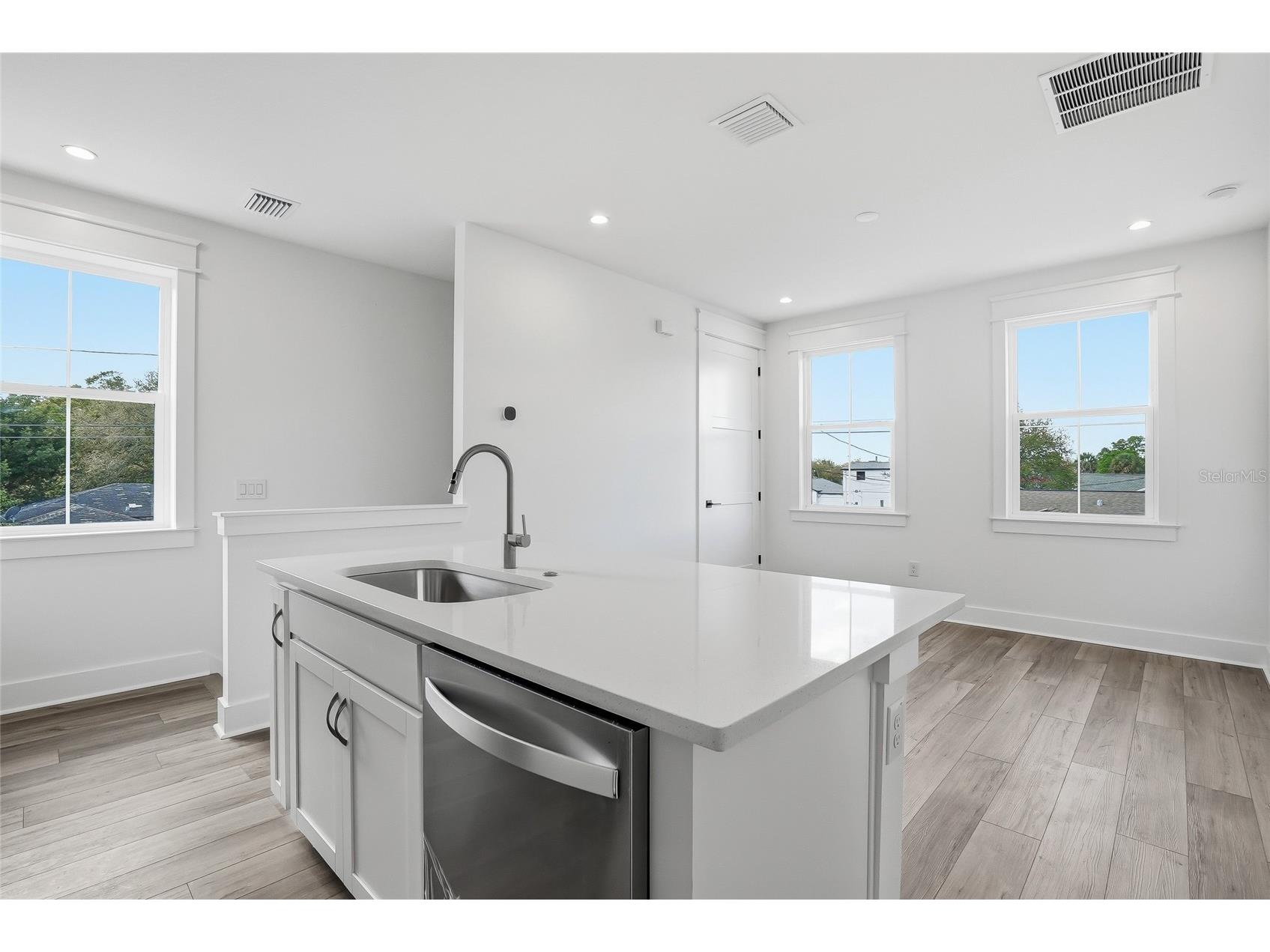879 53rd Avenue N Saint Petersburg FL 33703 TB8485385 image60