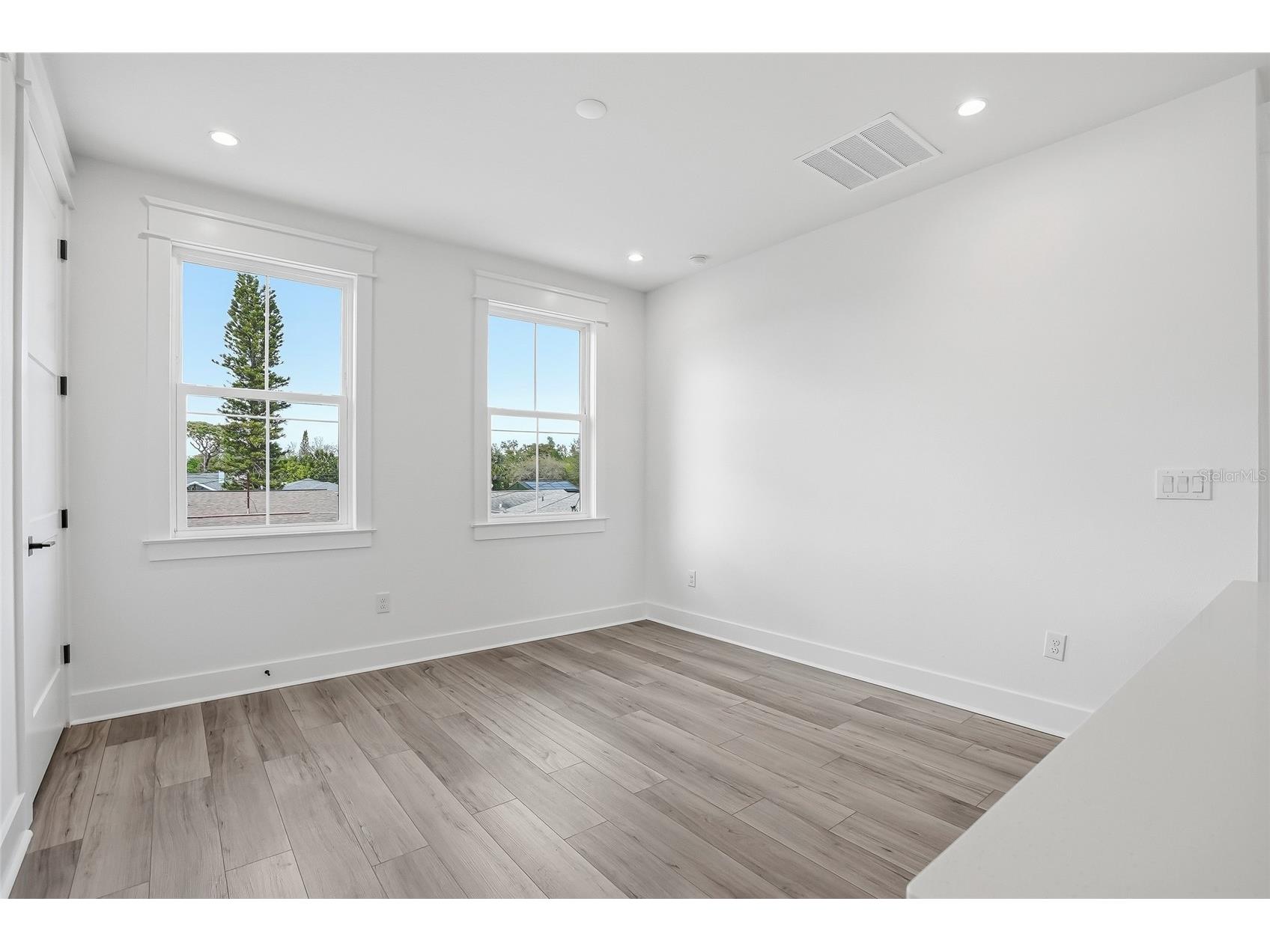 879 53rd Avenue N Saint Petersburg FL 33703 TB8485385 image63