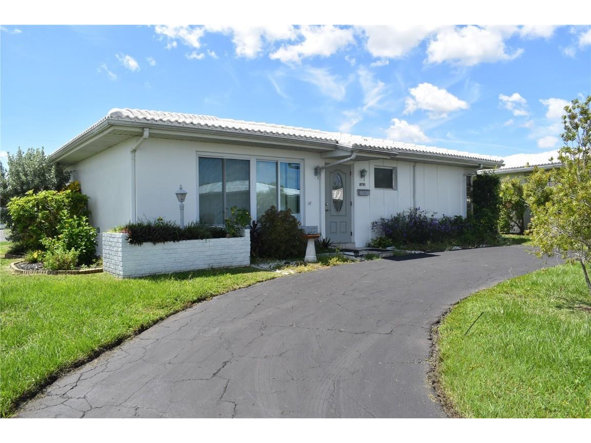 8791 Pickwick Road North Port FL 34287 C7480381 image1