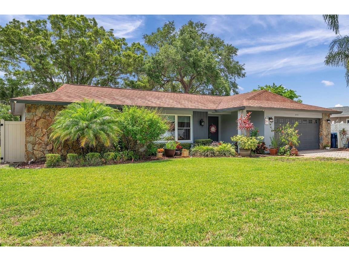 8793 Merrimoor Boulevard E Seminole FL 33777 U8244518 image1
