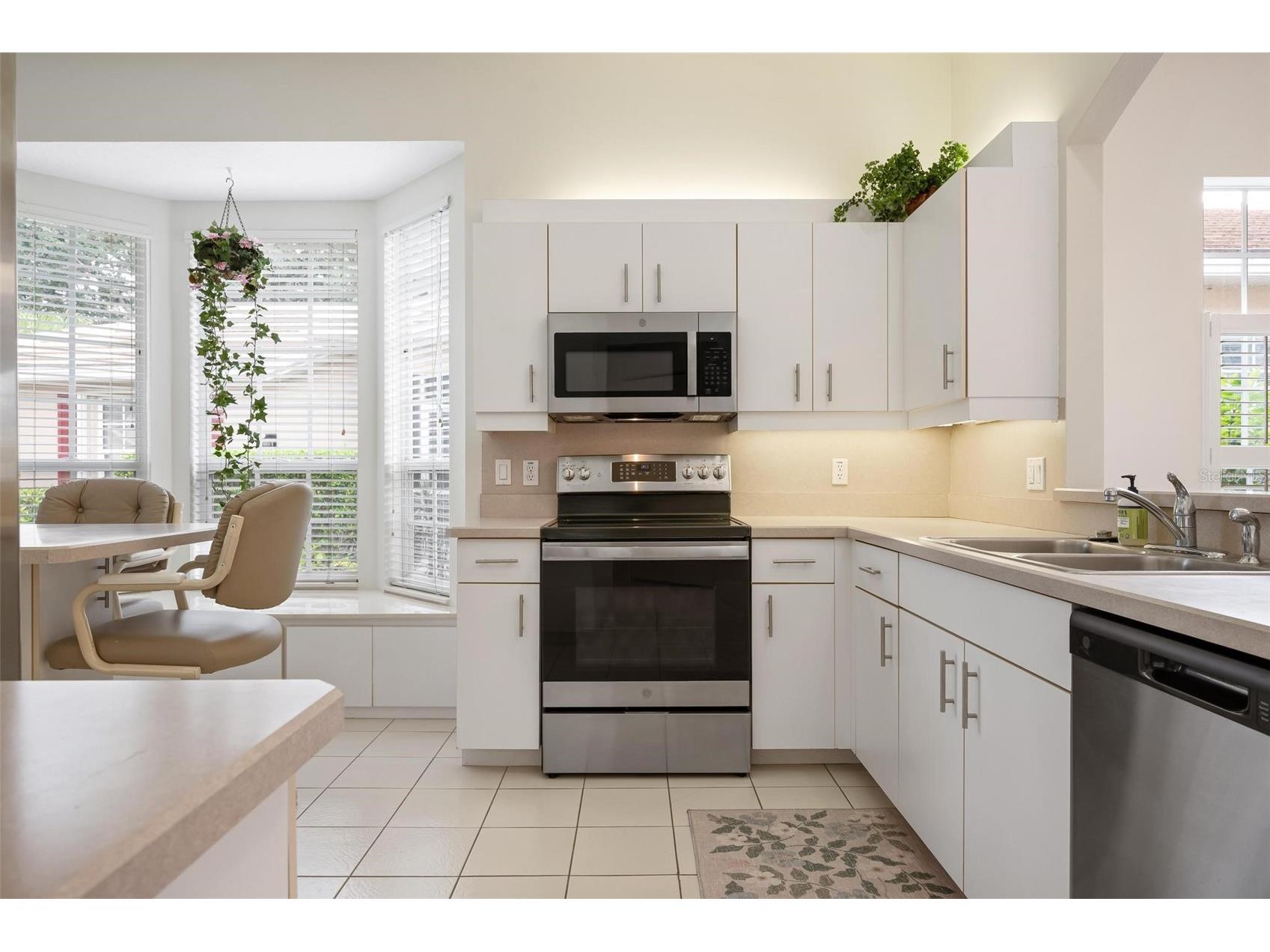 880 Chalmers Drive #880 Venice FL 34293 A4697237 image14