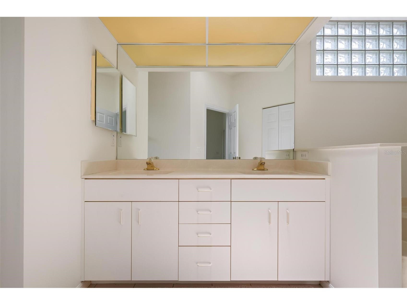 880 Chalmers Drive #880 Venice FL 34293 A4697237 image26