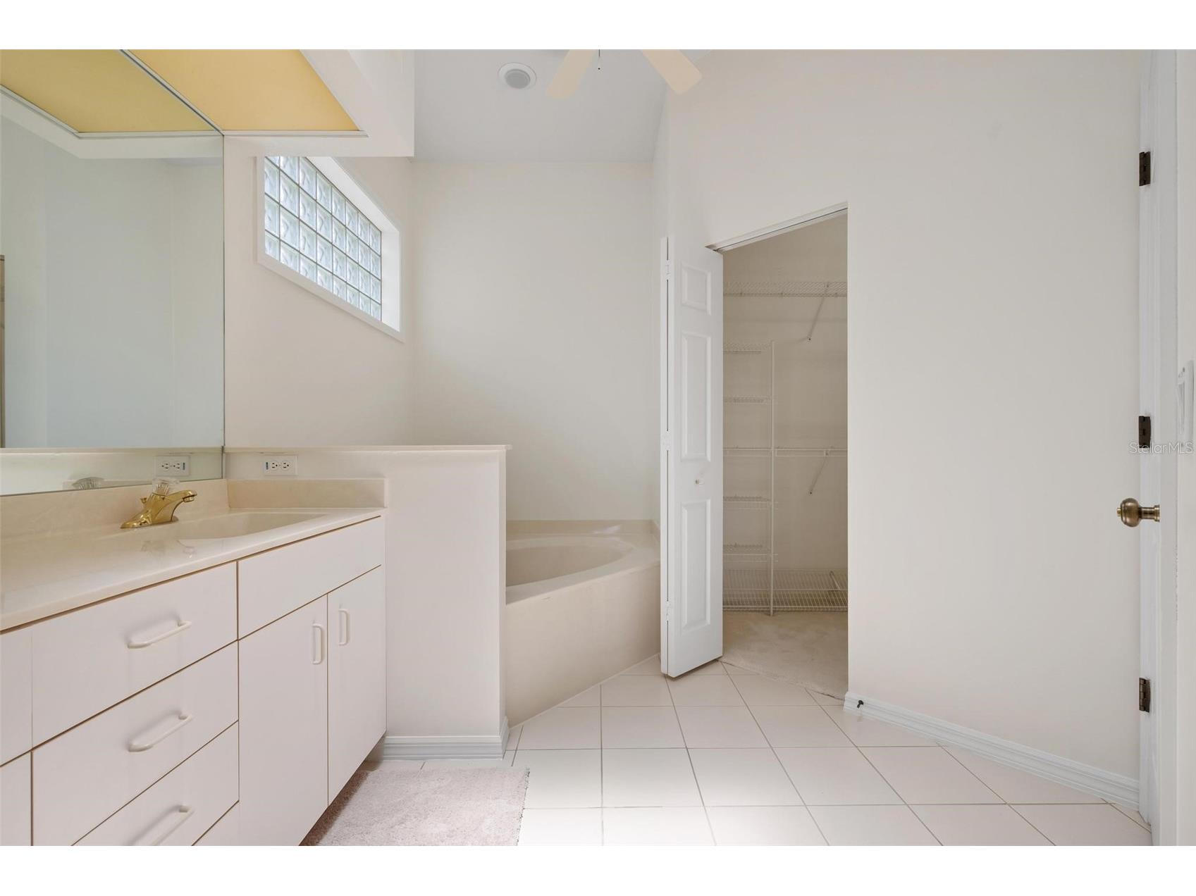 880 Chalmers Drive #880 Venice FL 34293 A4697237 image28