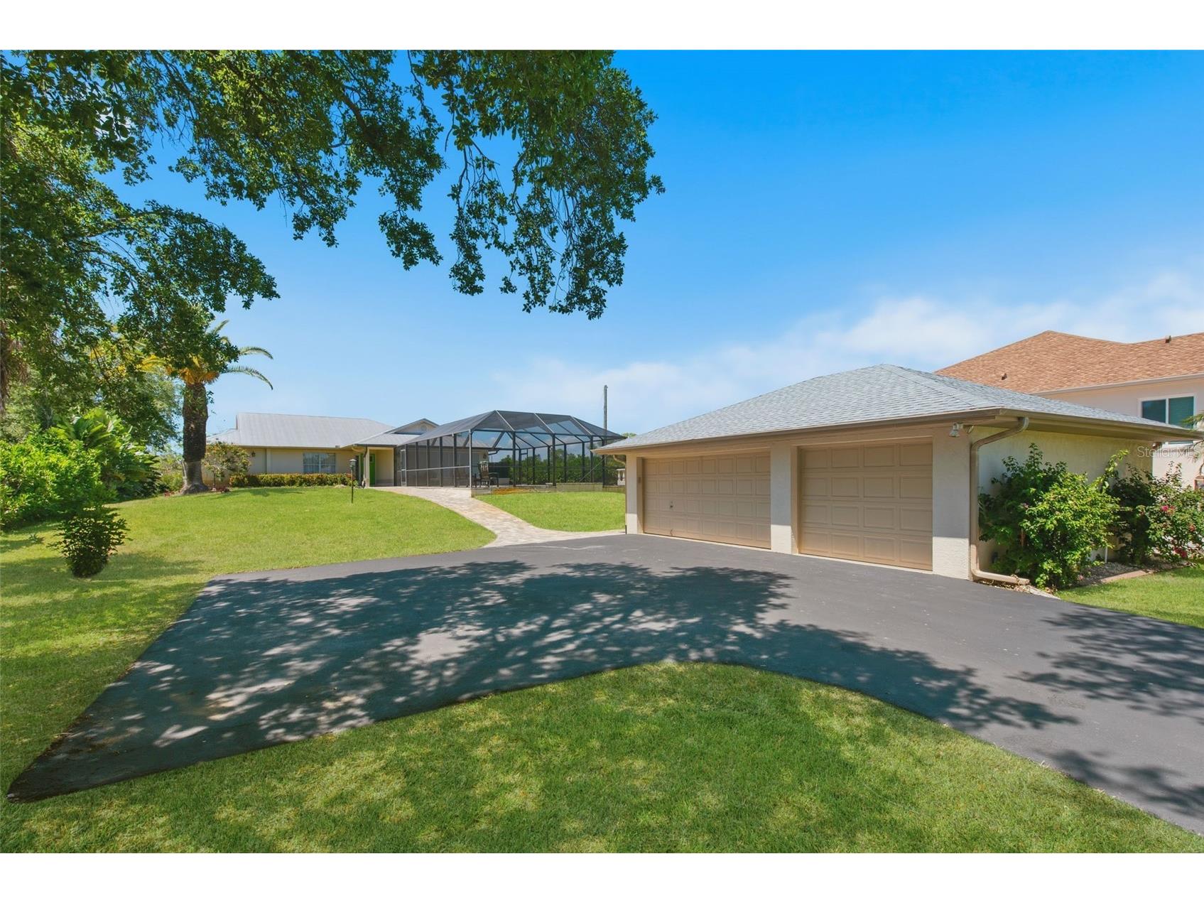 880 Lemon Bay Drive Venice FL 34293 - ALLIGATOR CREEK D6147121 image1