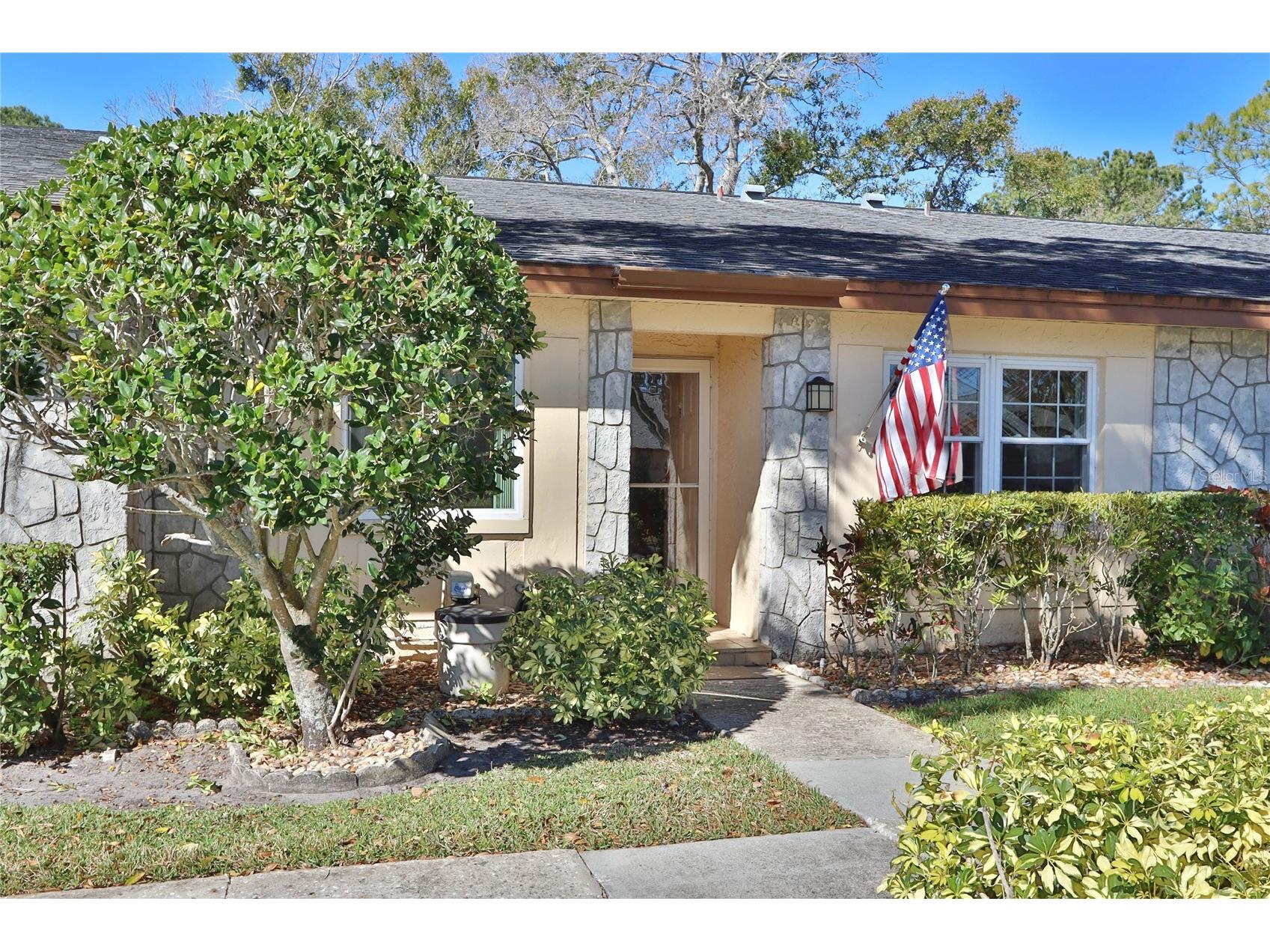 880 Maclaren Drive N #B Palm Harbor FL 34684 - LAKE TARPON TB8468912 image1
