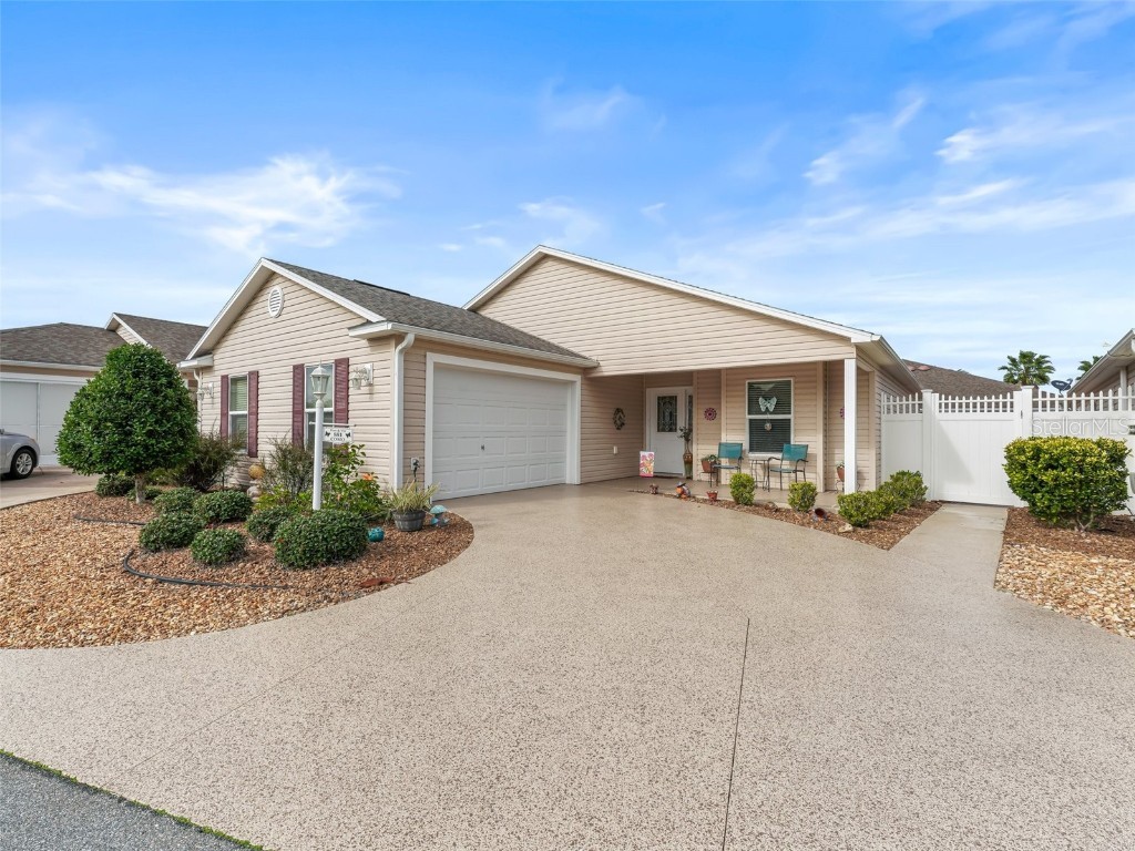 881 Sapphire Place The Villages FL 32163 G5077410 image1