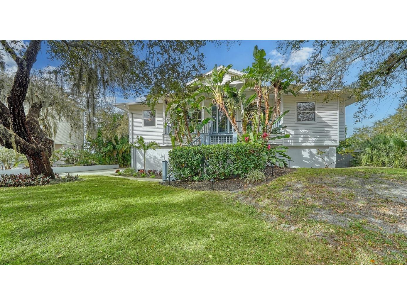 8810 Fishermens Bay Drive Sarasota FL 34231 - SARASOTA BAY A4599333 image1