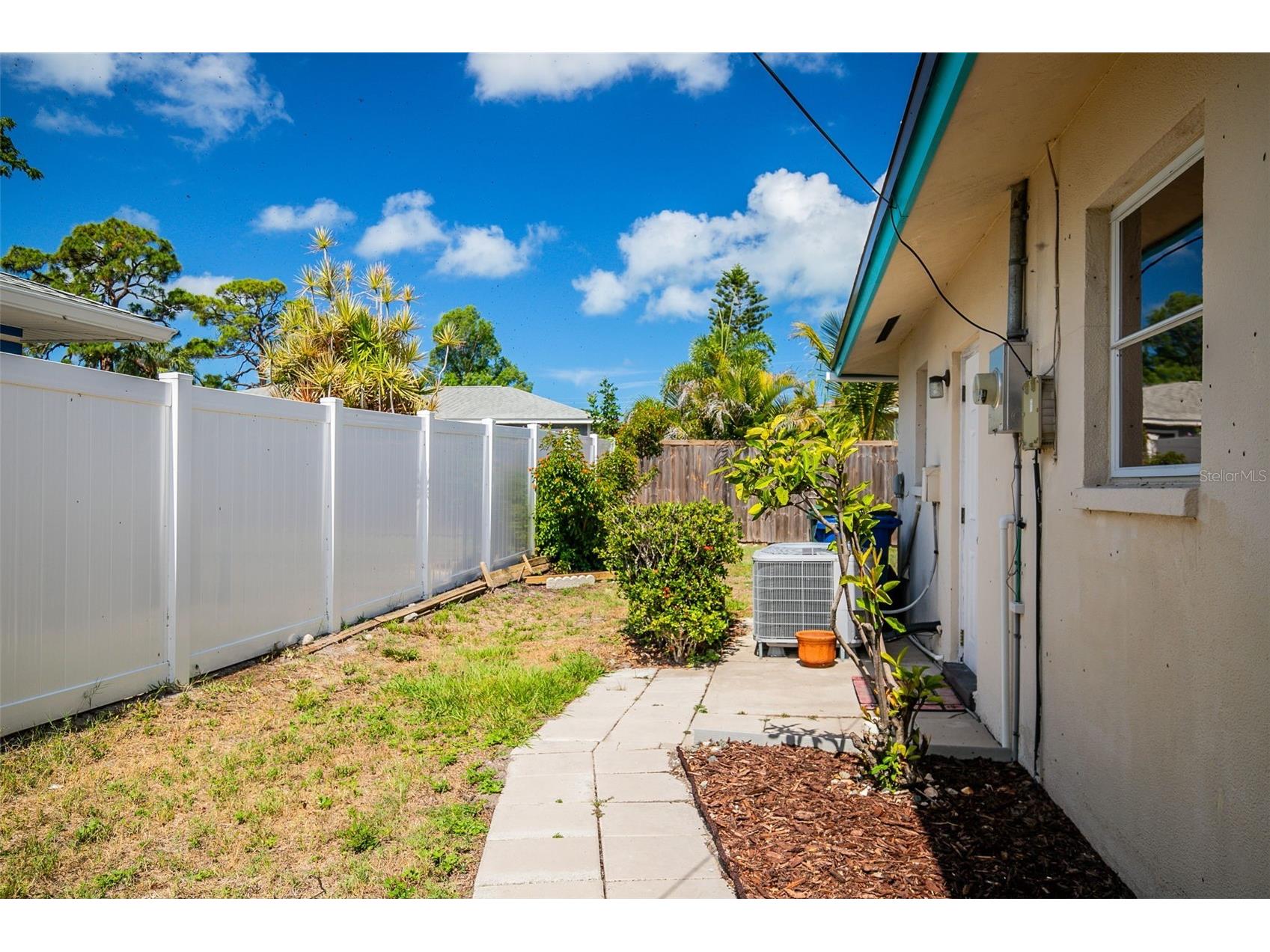 8824 Phyliss Avenue Sarasota FL 34231 A4694704 image32