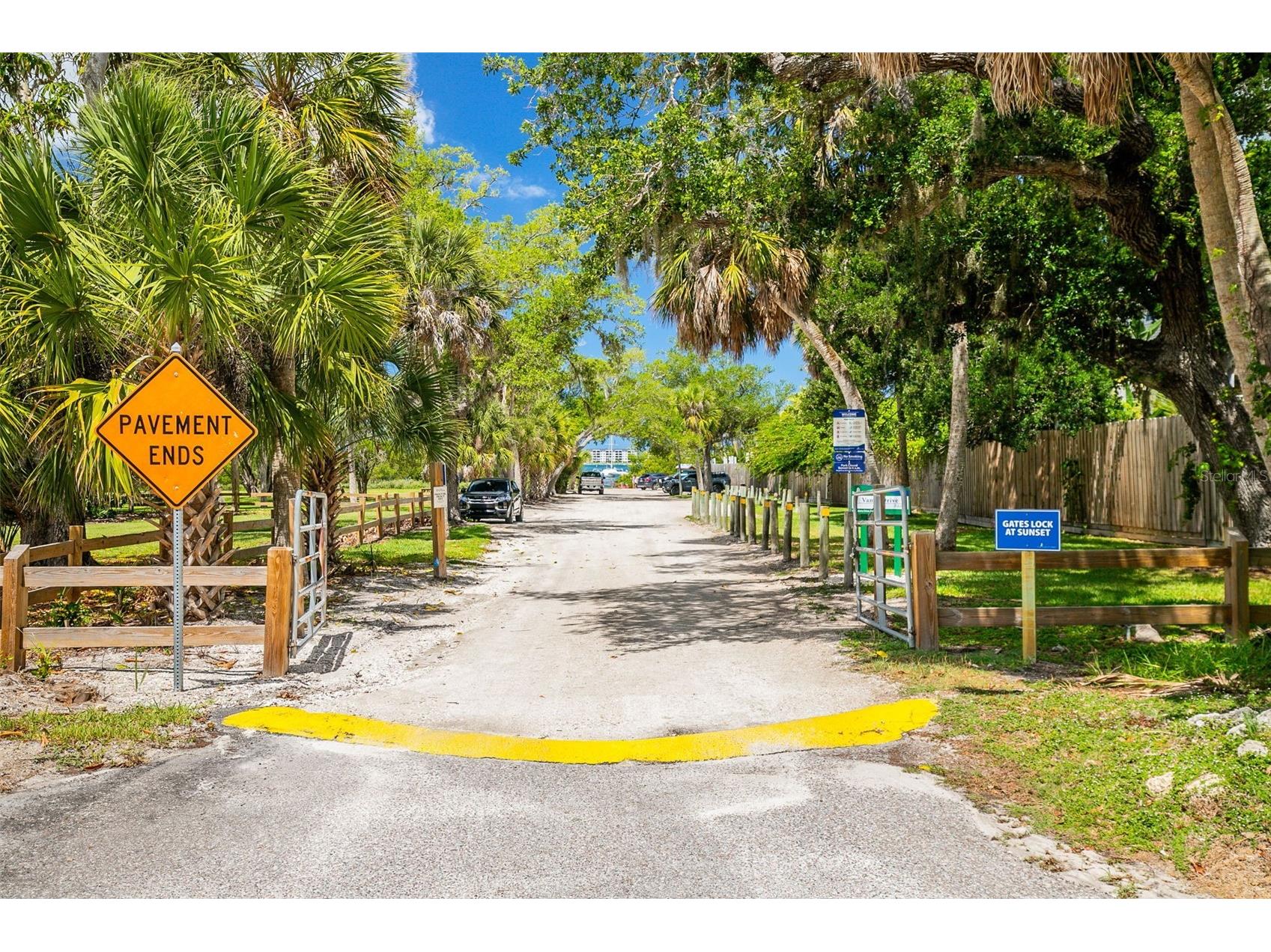 8824 Phyliss Avenue Sarasota FL 34231 A4694704 image40