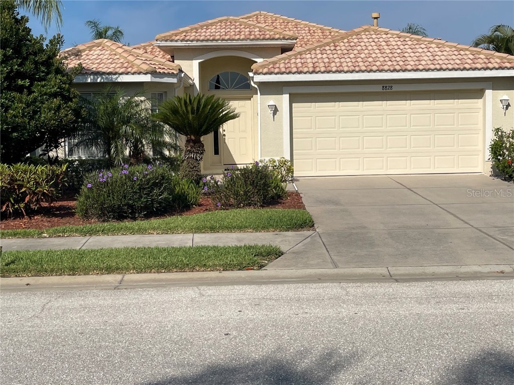 8828 Stone Harbour Loop Bradenton FL 34212 A4571754 image1