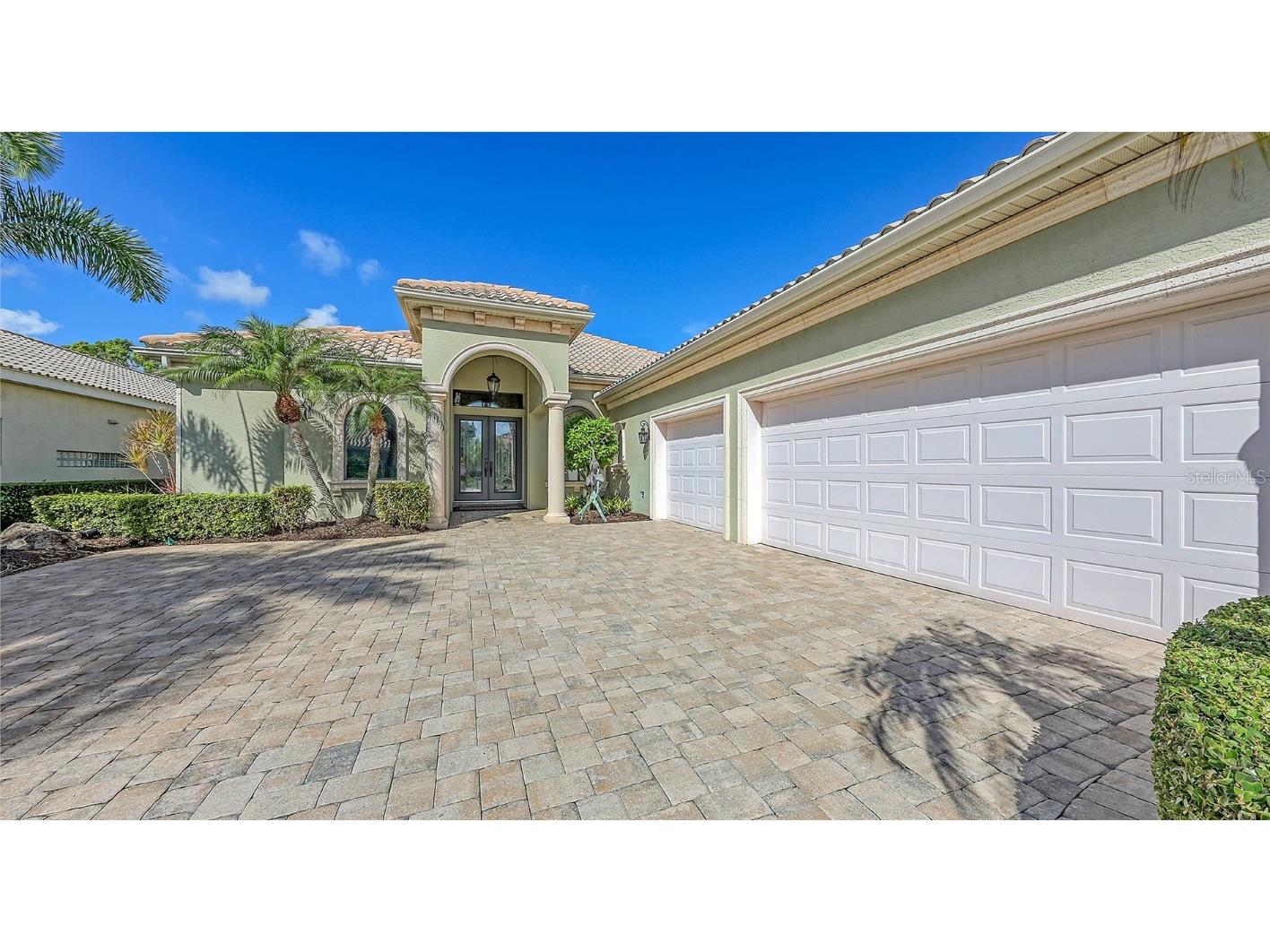 8832 Enclave Court Sarasota FL 34238 A4656367 image1