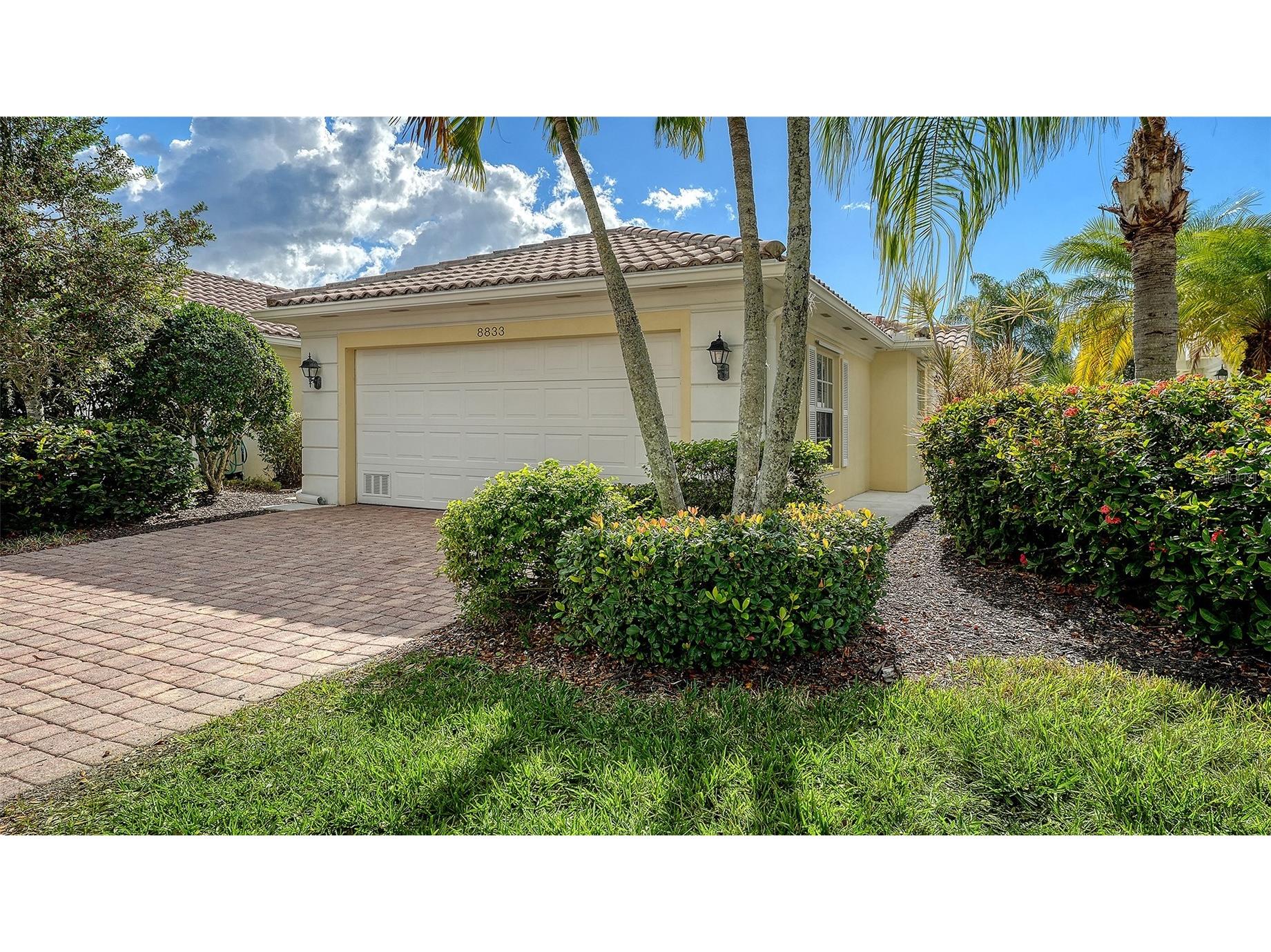 8833 Etera Drive Sarasota FL 34238 A4677317 image1