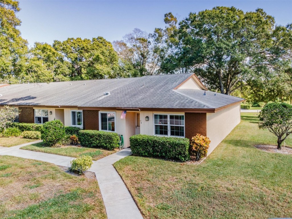 885 Maclaren Drive N #D Palm Harbor FL 34684 - LAKE TARPON U8219615 image1