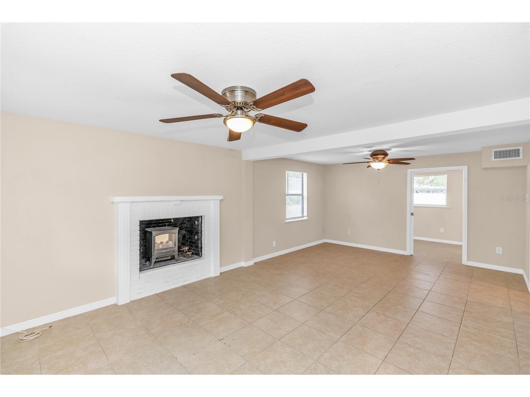 885 W Wisconsin Avenue Orange City FL 32763 O6391728 image4