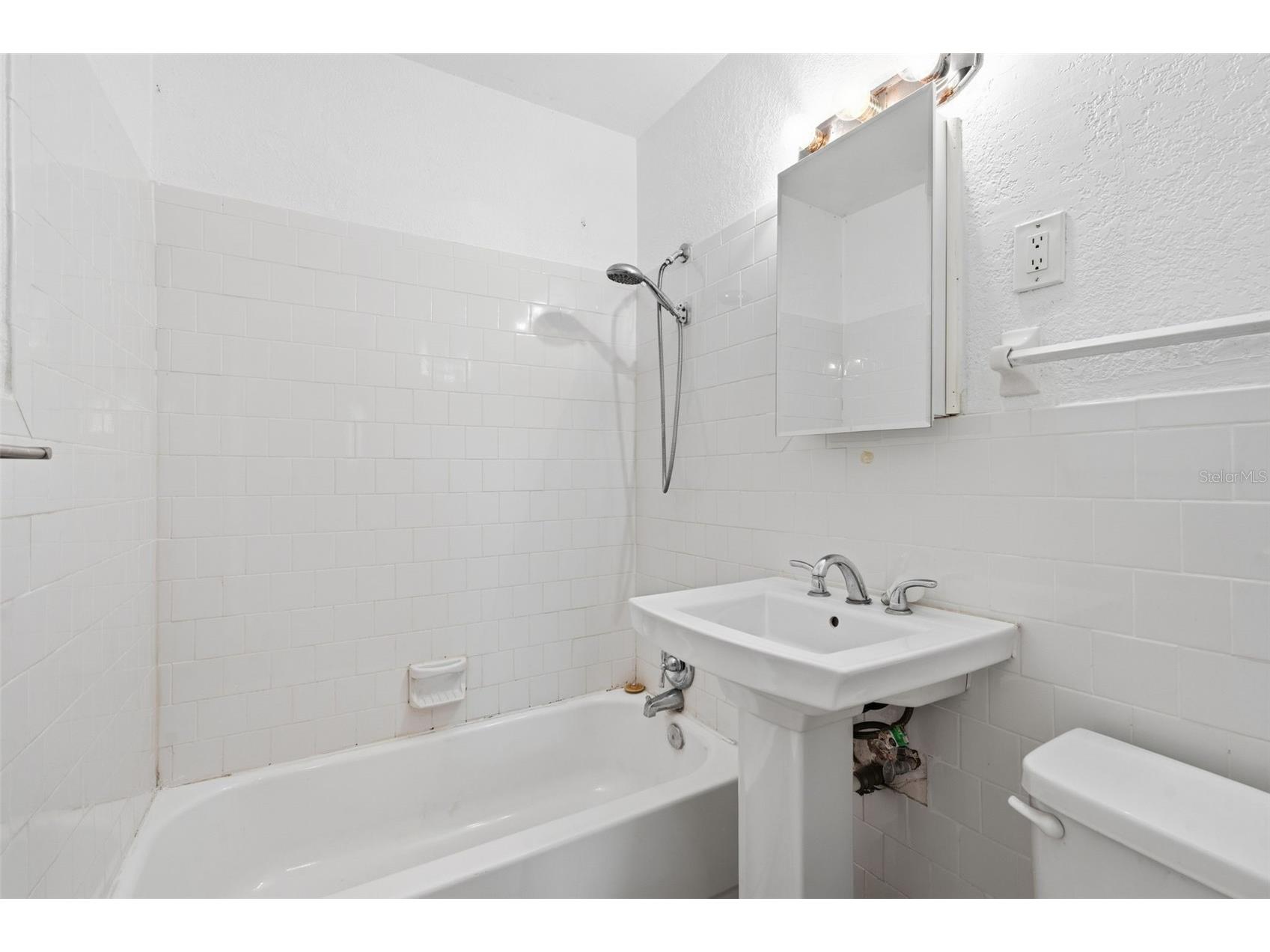 8871 93rd Street Seminole FL 33777 TB8523498 image14