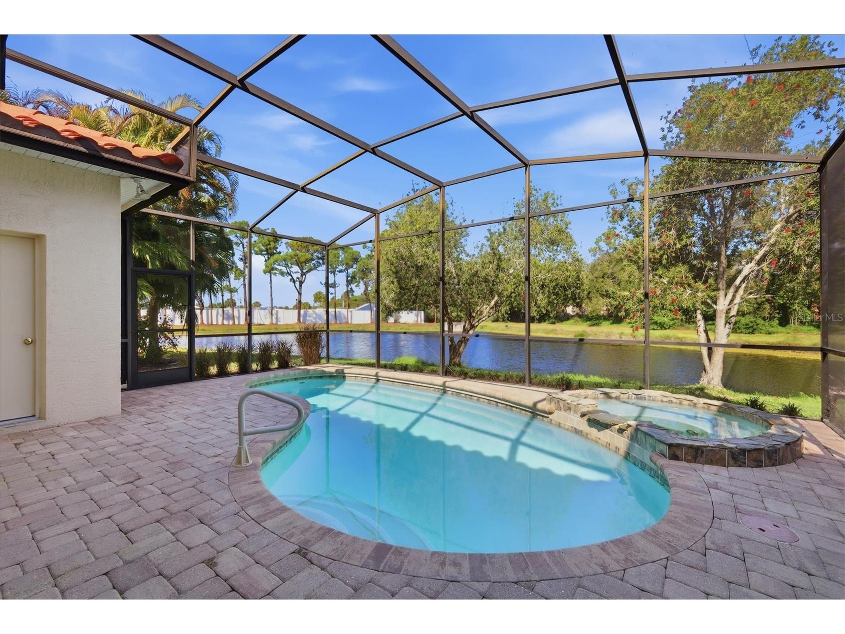 8876 Huntington Pointe Drive Sarasota FL 34238 A4685082 image2
