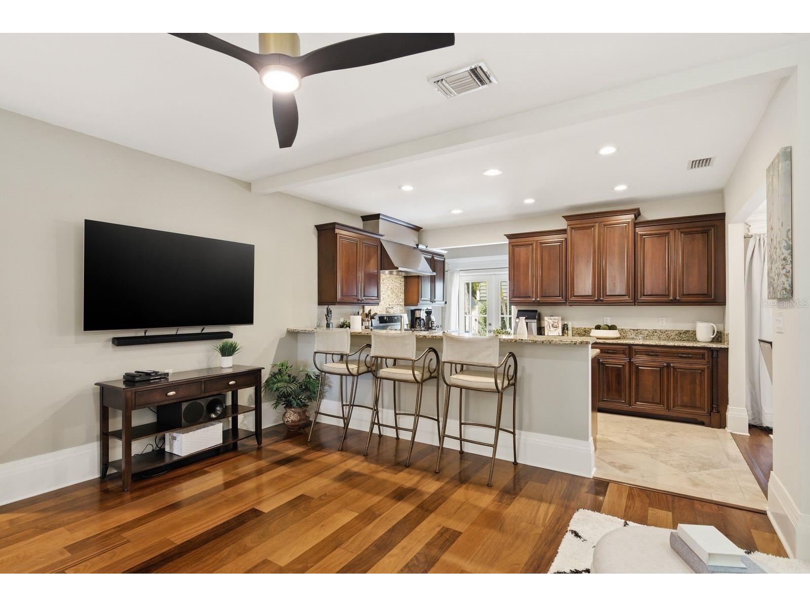 888 16th Avenue N Saint Petersburg FL 33704 TB8512953 image17