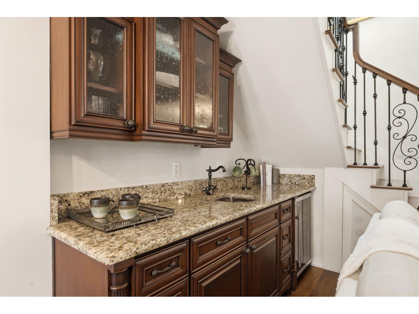 888 16th Avenue N Saint Petersburg FL 33704 TB8512953 image20