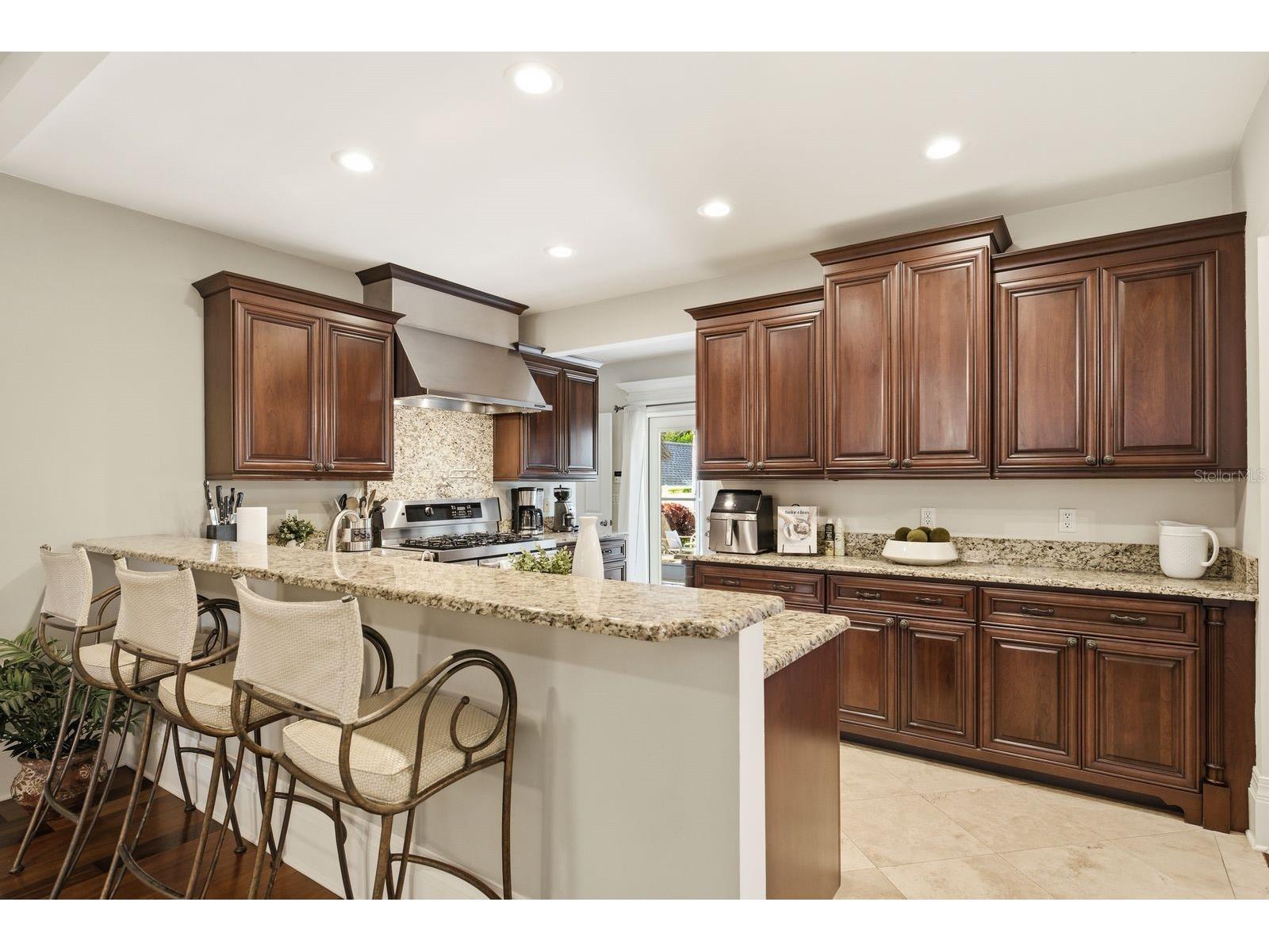 888 16th Avenue N Saint Petersburg FL 33704 TB8512953 image21