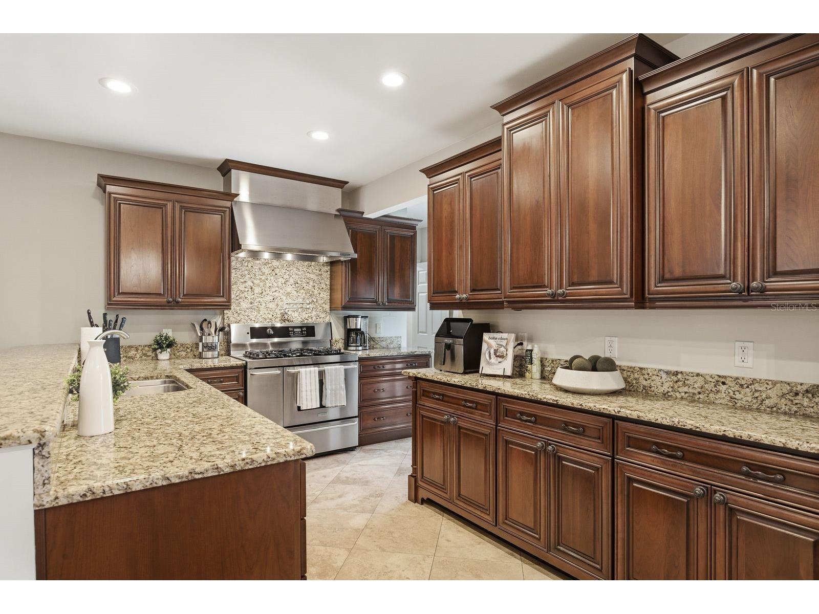 888 16th Avenue N Saint Petersburg FL 33704 TB8512953 image22