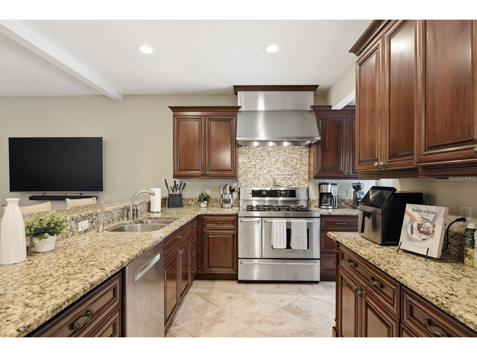 888 16th Avenue N Saint Petersburg FL 33704 TB8512953 image23
