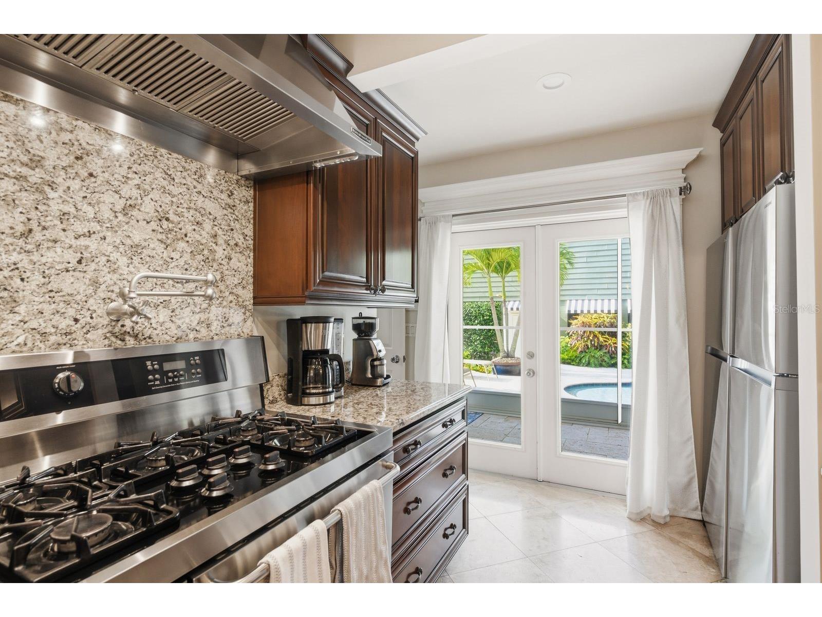 888 16th Avenue N Saint Petersburg FL 33704 TB8512953 image25