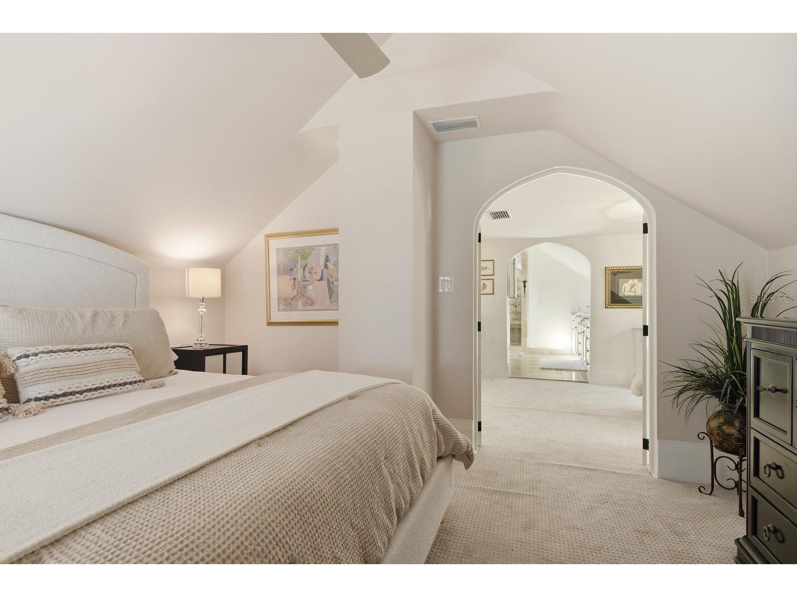 888 16th Avenue N Saint Petersburg FL 33704 TB8512953 image40
