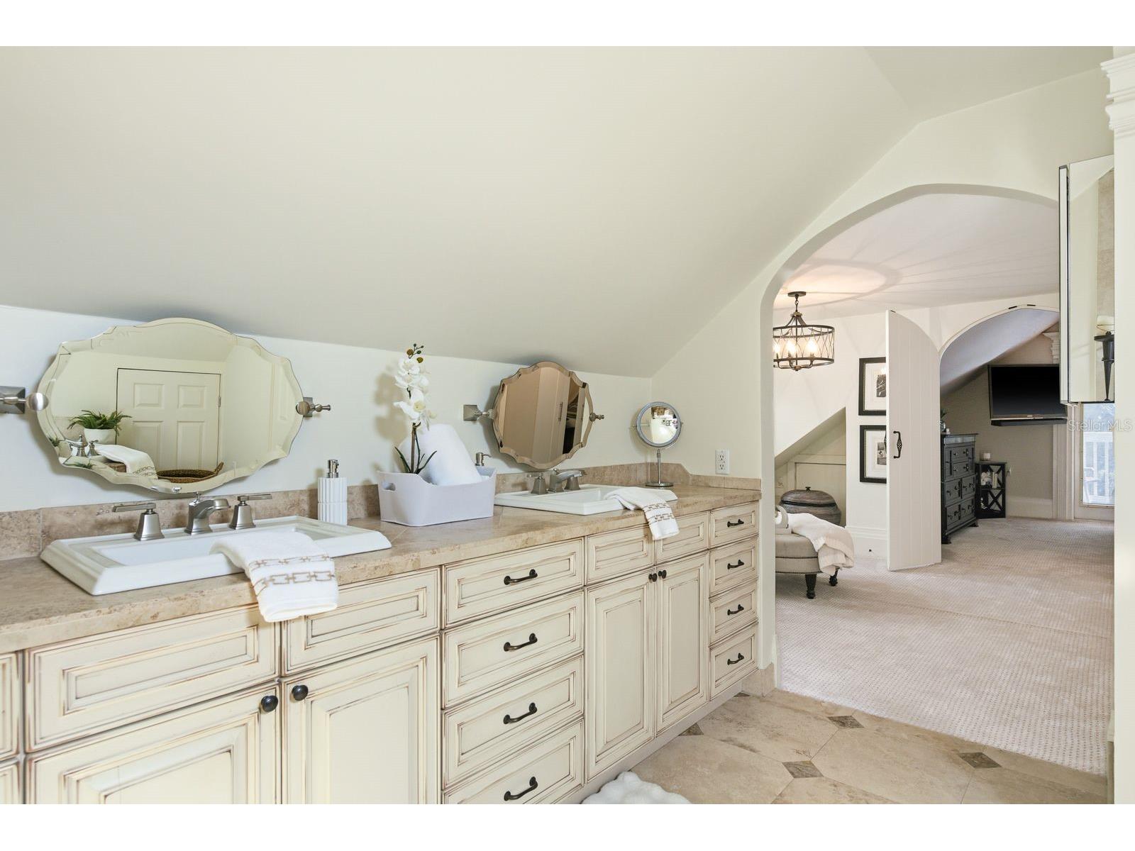 888 16th Avenue N Saint Petersburg FL 33704 TB8512953 image48