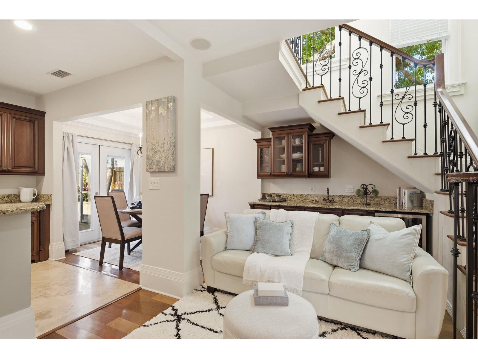 888 16th Avenue N Saint Petersburg FL 33704 TB8512953 image6