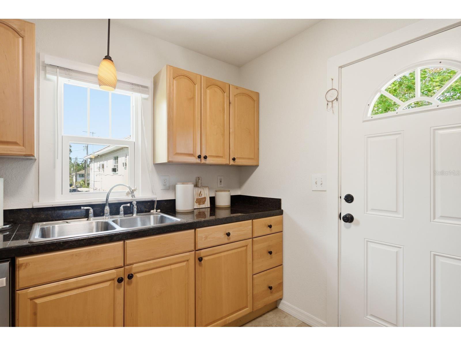 888 16th Avenue N Saint Petersburg FL 33704 TB8512953 image65