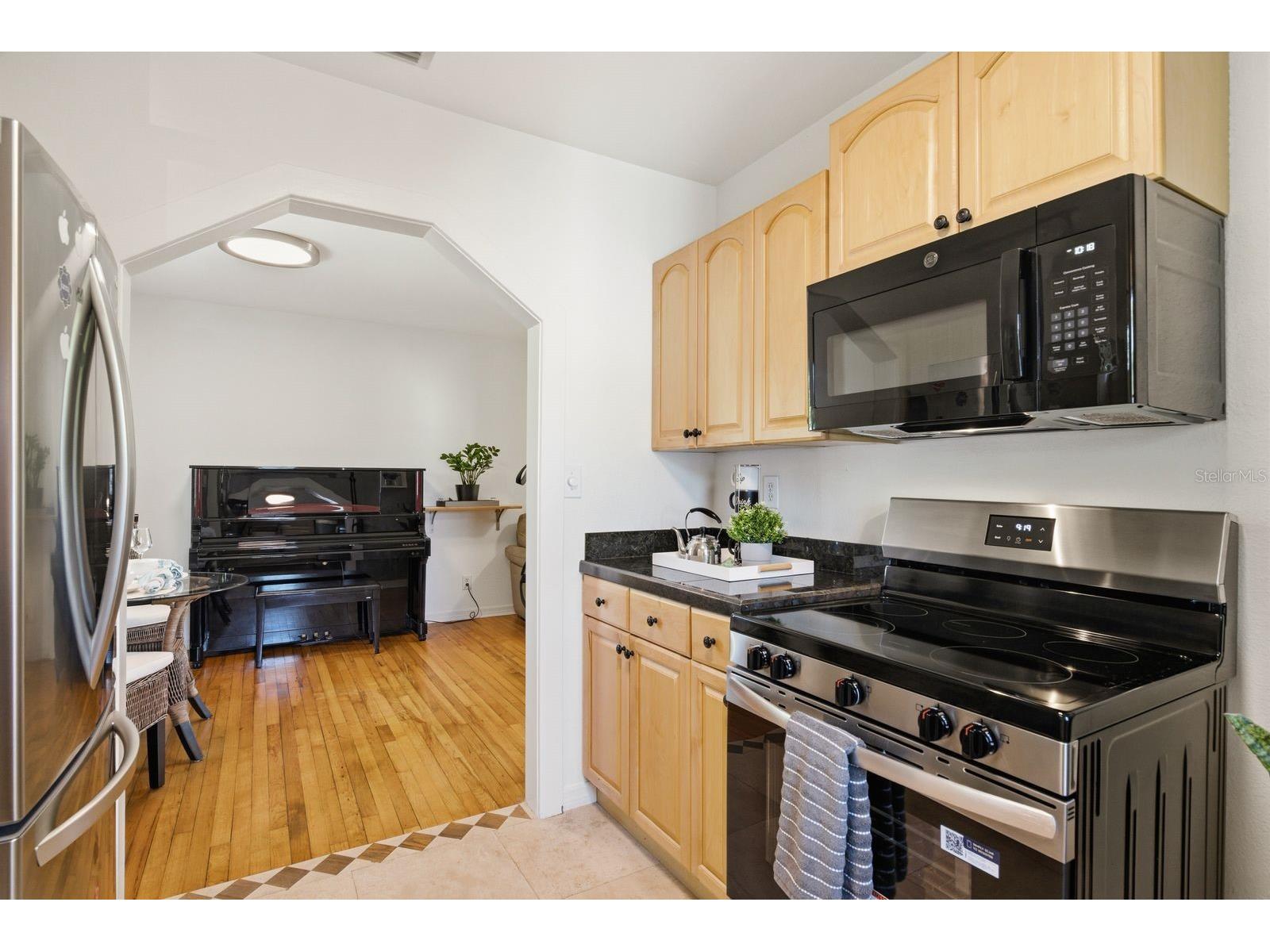 888 16th Avenue N Saint Petersburg FL 33704 TB8512953 image66