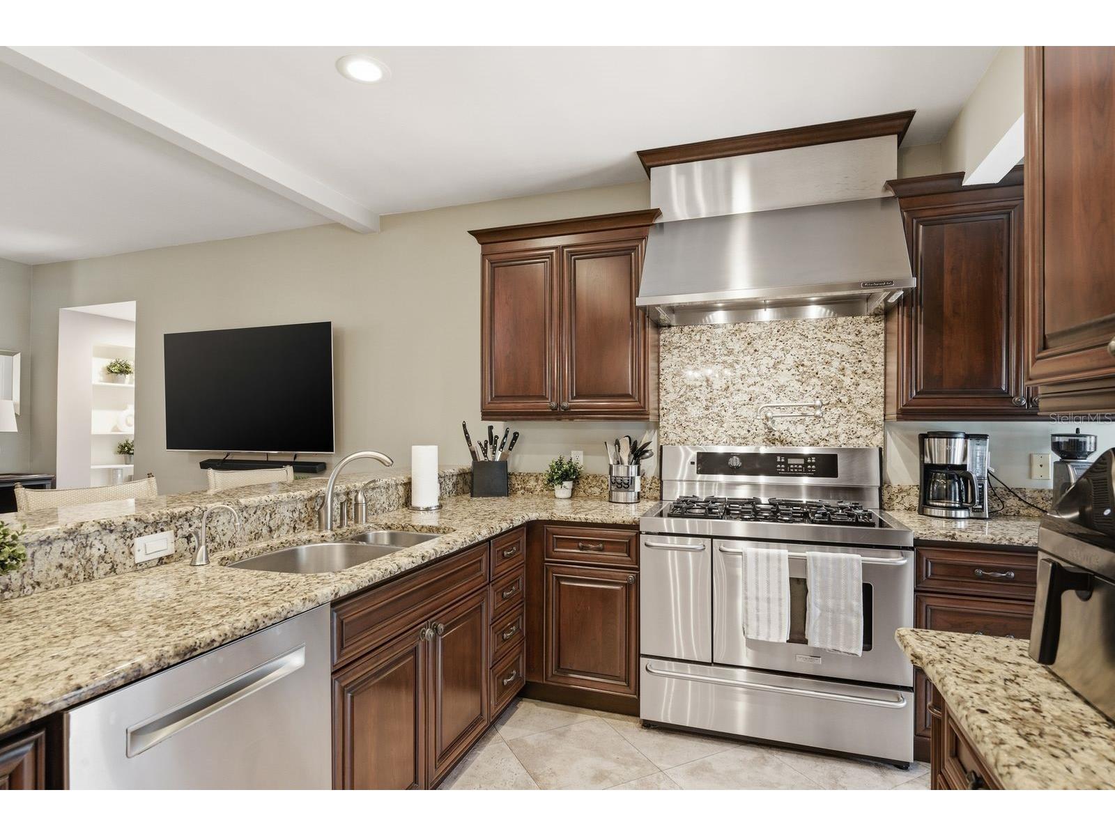 888 16th Avenue N Saint Petersburg FL 33704 TB8512953 image7