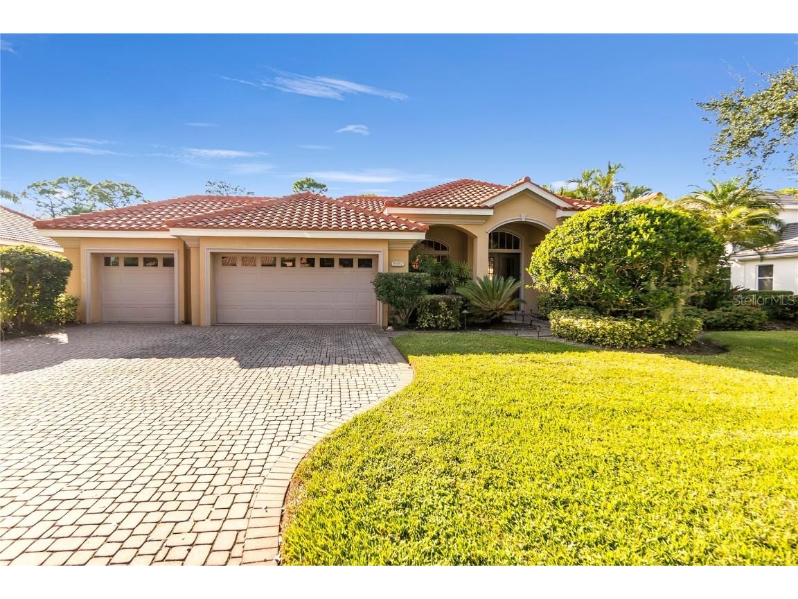 8882 Bloomfield Boulevard Sarasota FL 34238 A4673804 image1