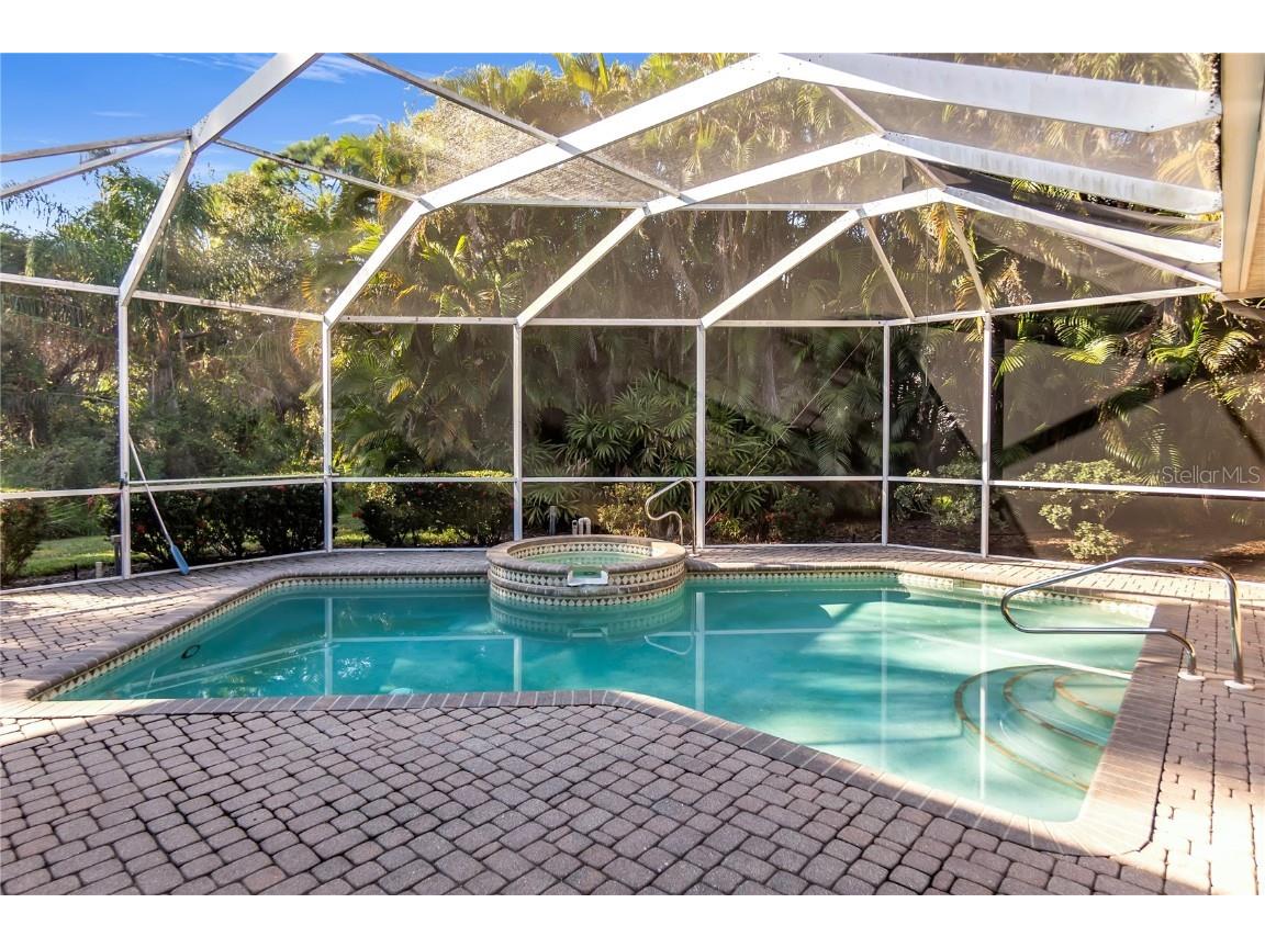 8882 Bloomfield Boulevard Sarasota FL 34238 A4673804 image11