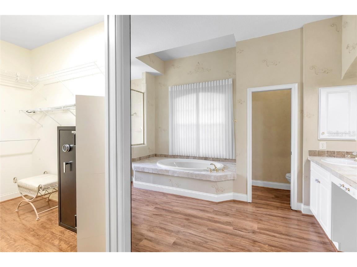 8882 Bloomfield Boulevard Sarasota FL 34238 A4673804 image30