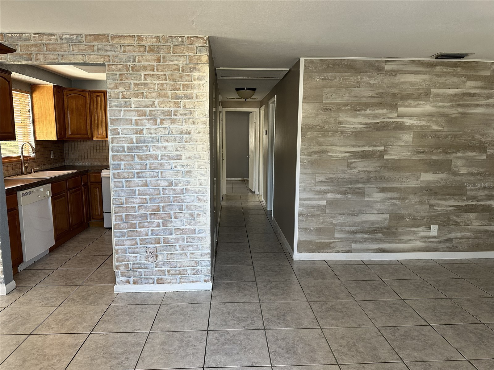 8892 79th Place Seminole FL 33777 TB8515652 image3
