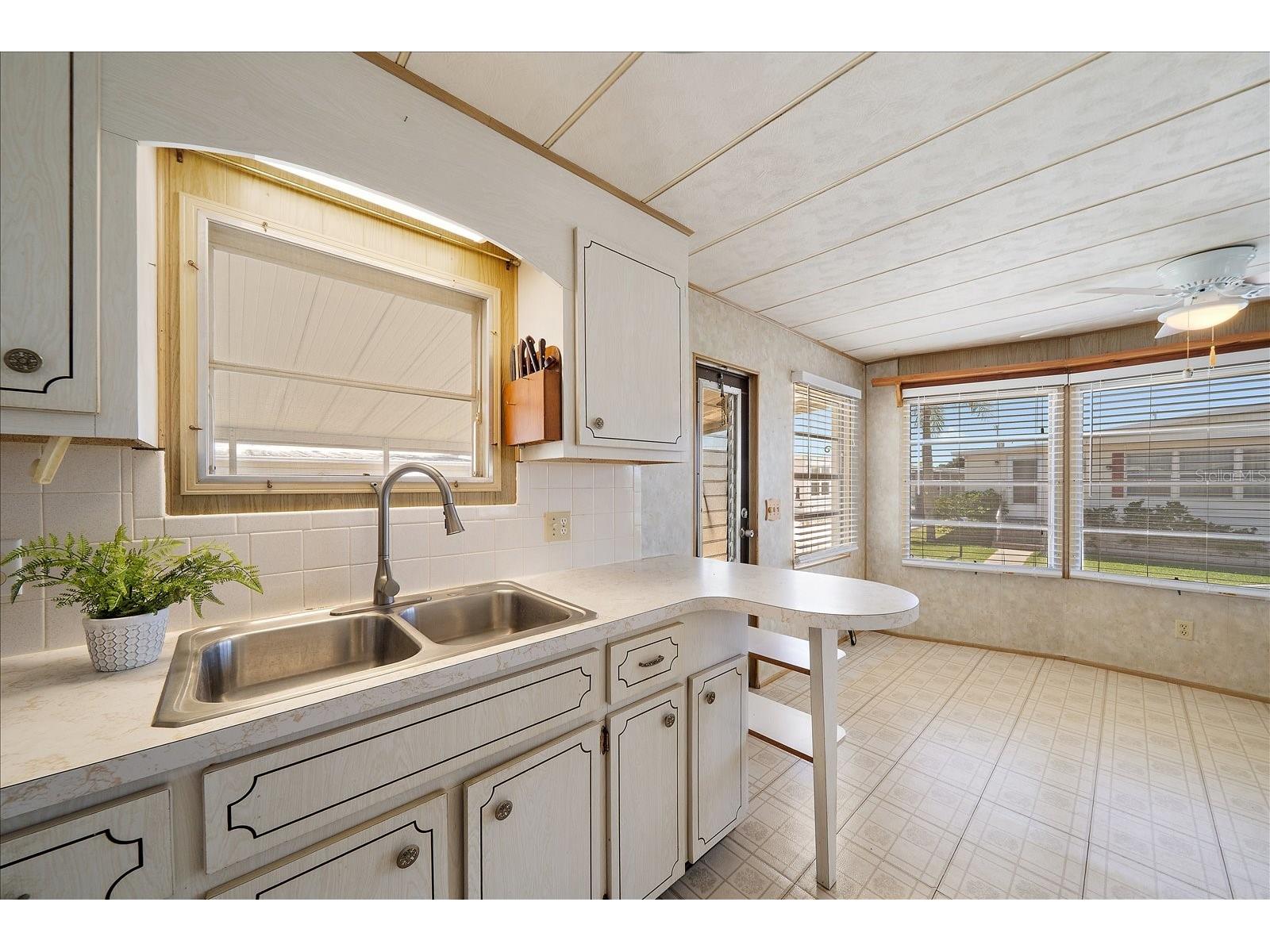 89 Del Rio Drive Palmetto FL 34221 A4690086 image5