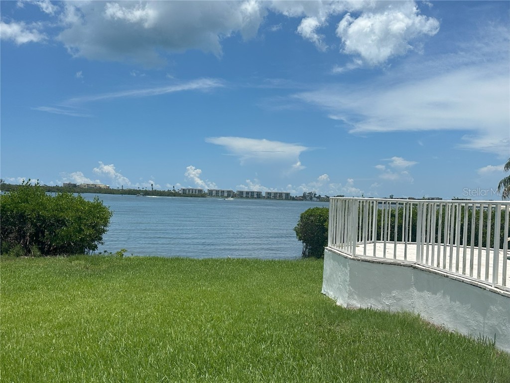 8900 Fishermens Bay Drive Sarasota FL 34231 - LITTLE SARASOTA BAY A4660935 image1