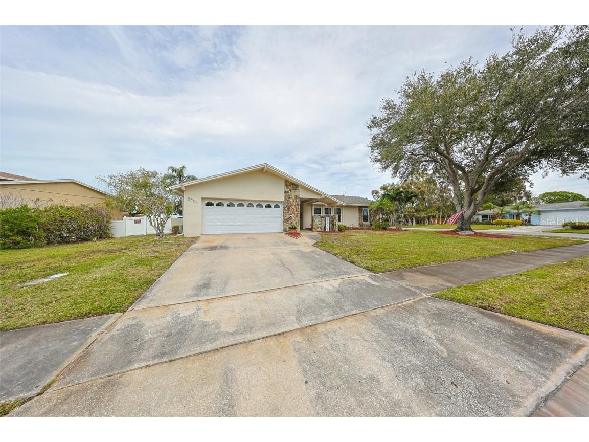 8901 St Andrews Drive Seminole FL 33777 U8227124 image1