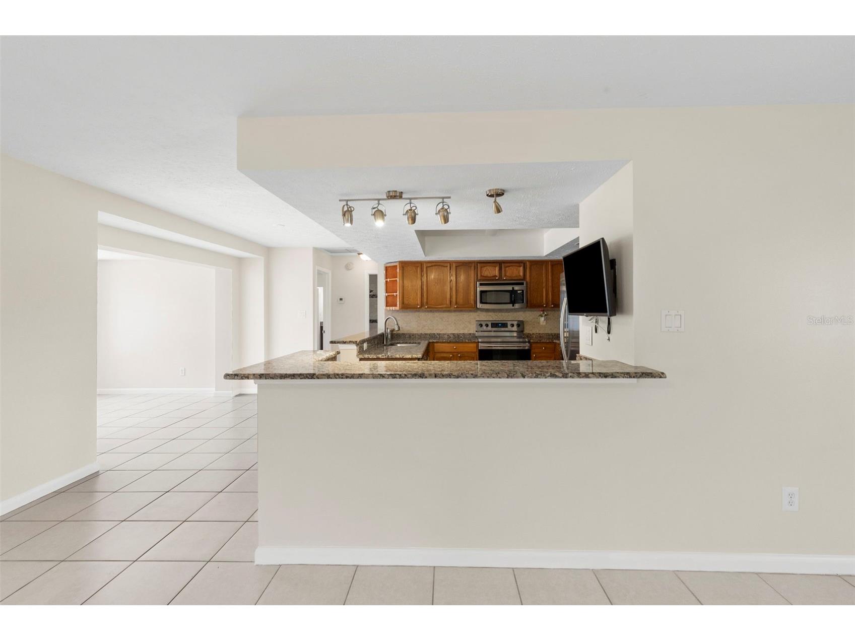 8904 W Flora Street Tampa FL 33615 TB8532318 image14