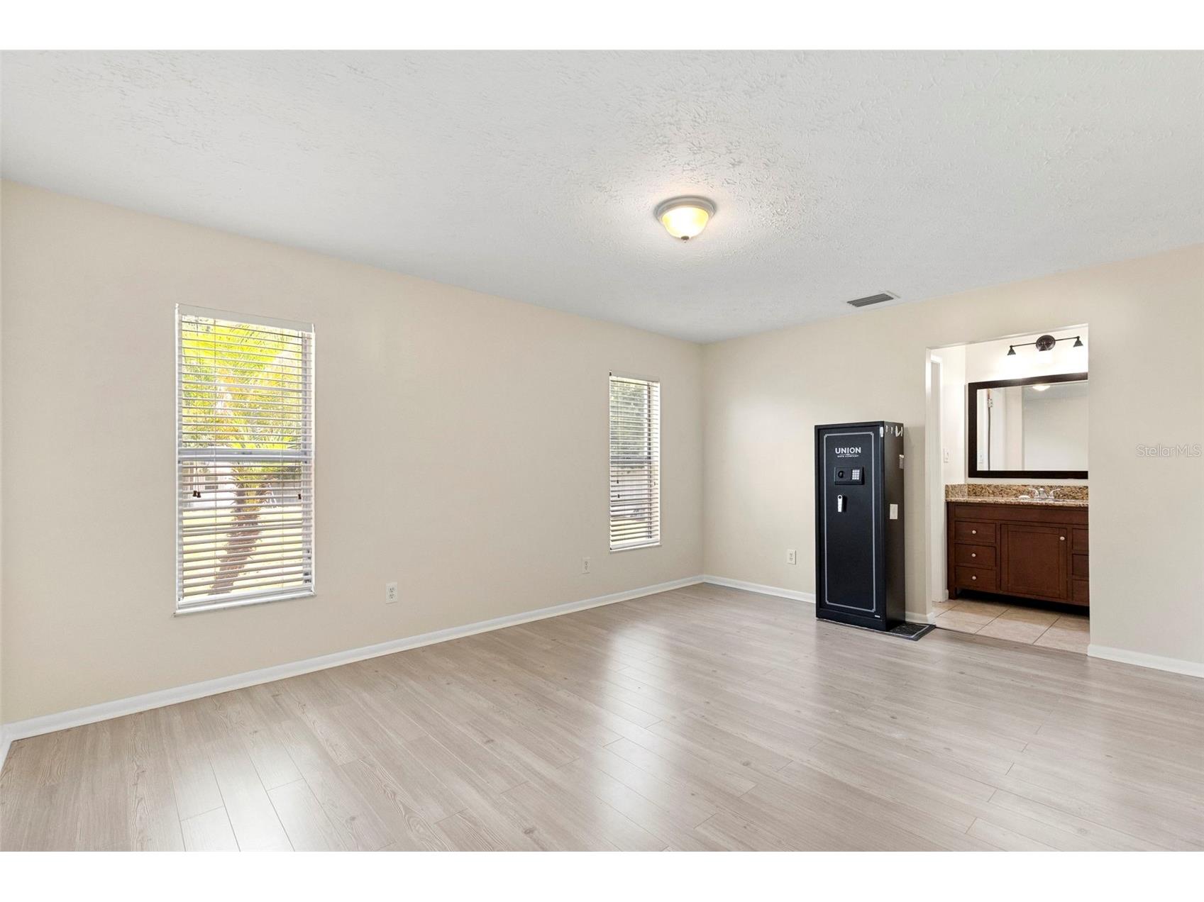 8904 W Flora Street Tampa FL 33615 TB8532318 image24