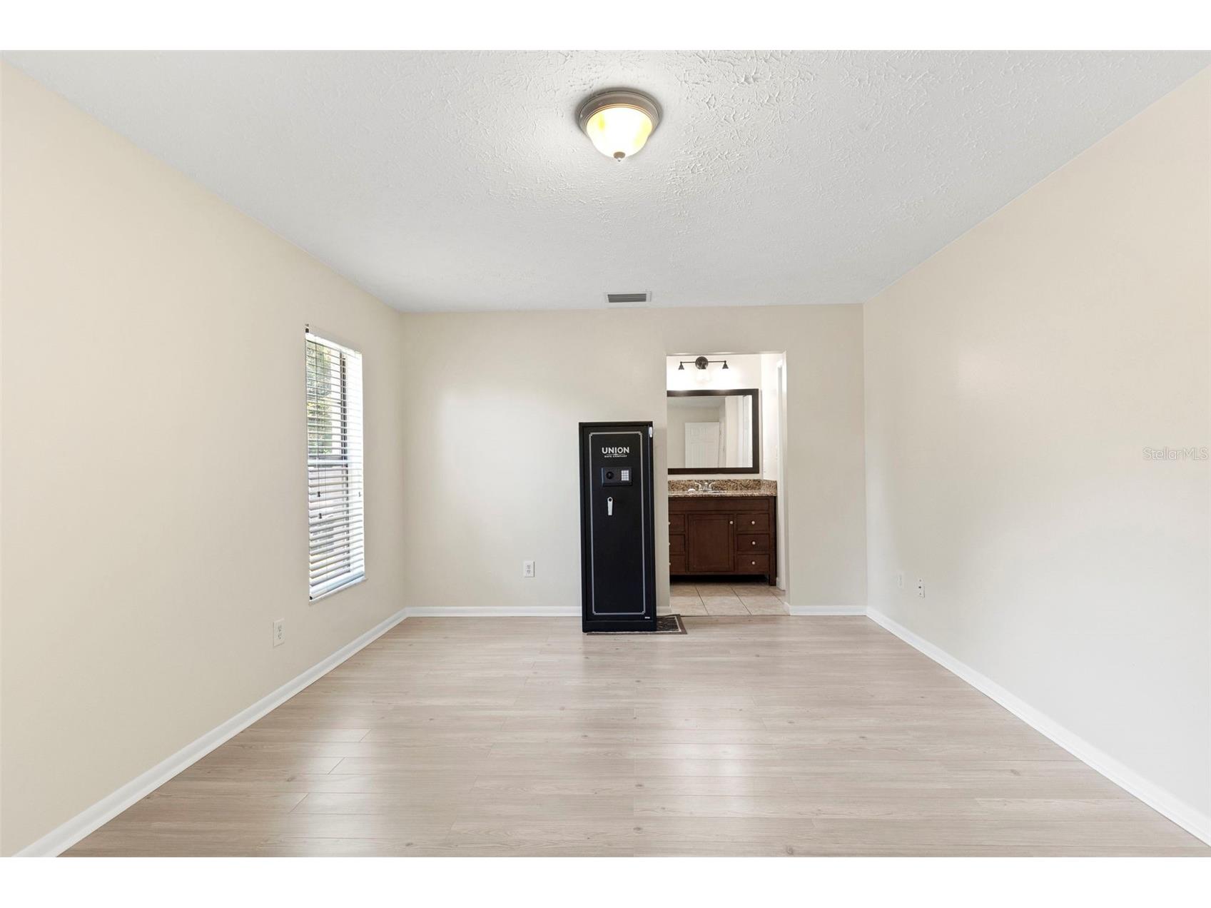 8904 W Flora Street Tampa FL 33615 TB8532318 image25
