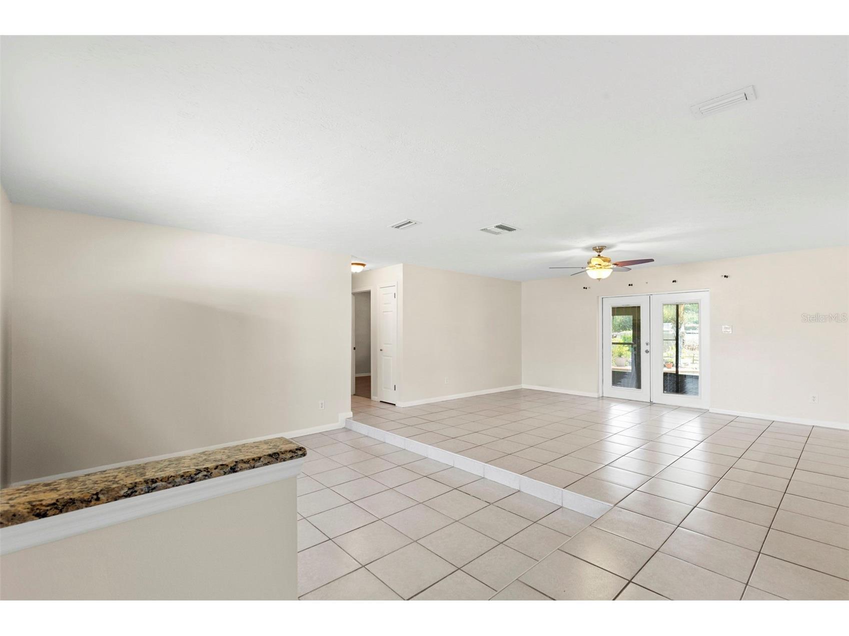 8904 W Flora Street Tampa FL 33615 TB8532318 image4