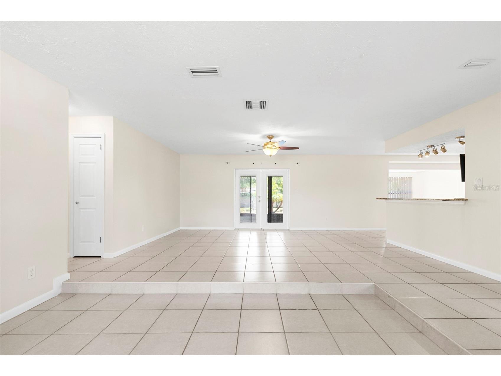8904 W Flora Street Tampa FL 33615 TB8532318 image7