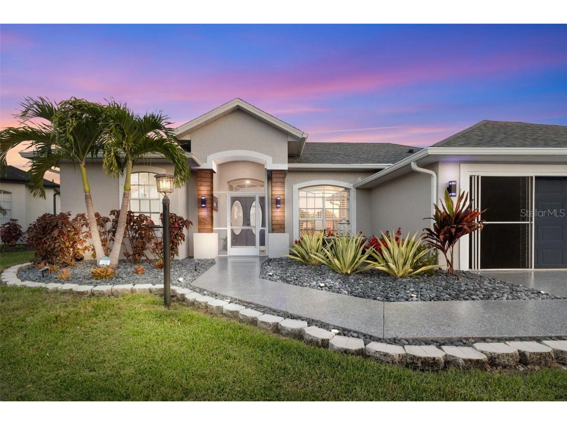 8906 Bernberry Street Sarasota FL 34240 A4623156 image1