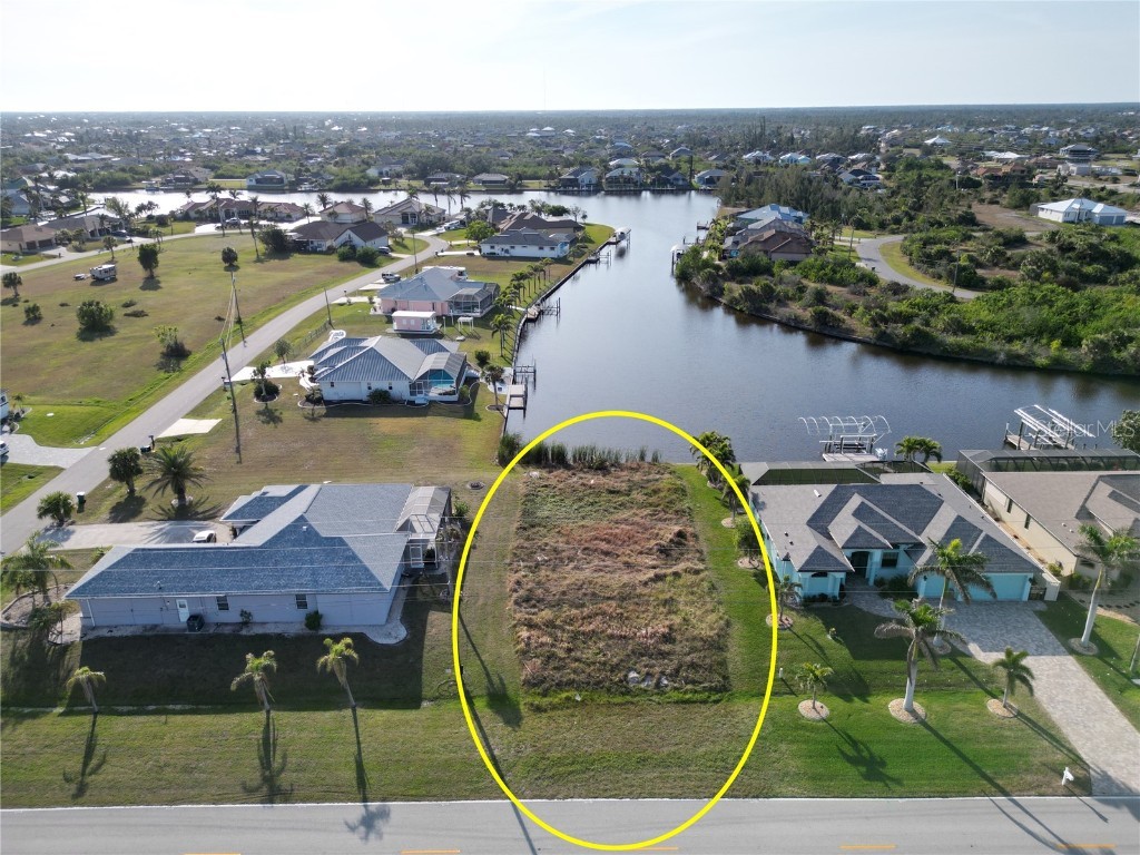 8909 St Paul Drive Port Charlotte FL 33981 - CLYDE WATERWAY D6140652 image1