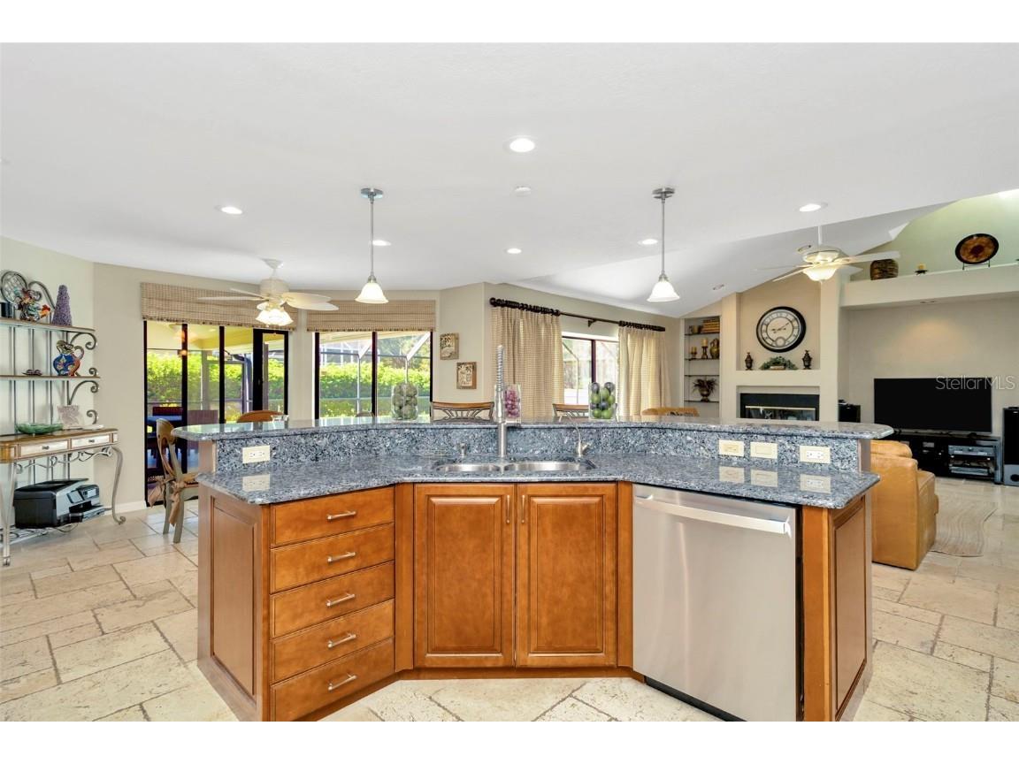 8910 Magnolia Chase Circle Tampa FL 33647 TB8409600 image42